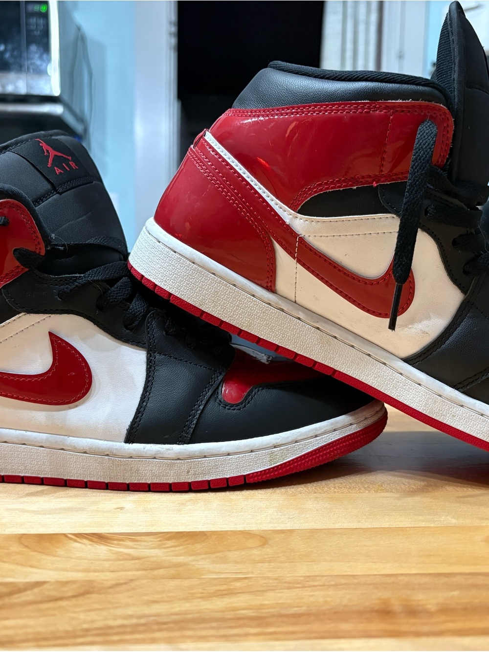 Jordan Men’s Retro High-Top Sneakers - Black/Red/White